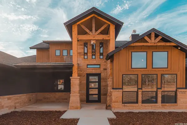 192 Bobby Lynn, Adkins, TX 78101