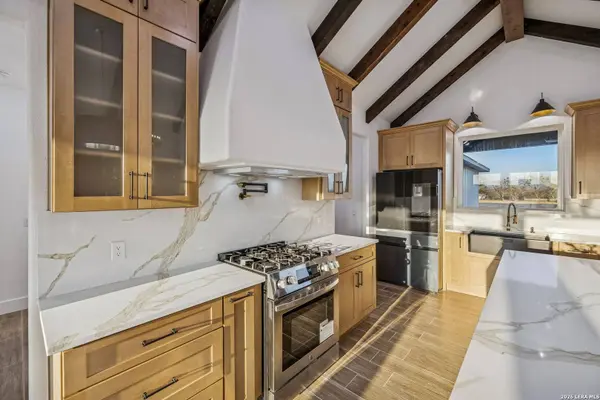 179 Hidden Ranch Ct., Floresville, TX 78114