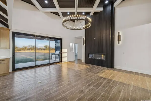 179 Hidden Ranch Ct., Floresville, TX 78114