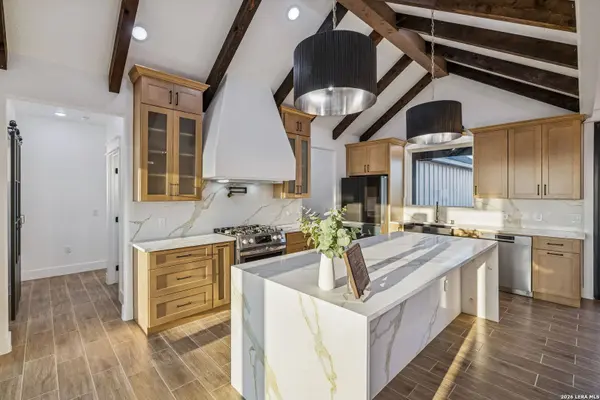 179 Hidden Ranch Ct., Floresville, TX 78114