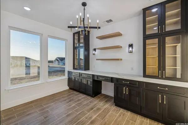 179 Hidden Ranch Ct., Floresville, TX 78114