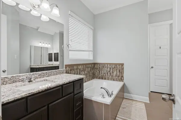 229 BEE CAVES CV, Cibolo, TX 78108