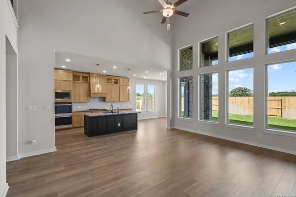 516 Paramus Park, Cibolo, TX 78108