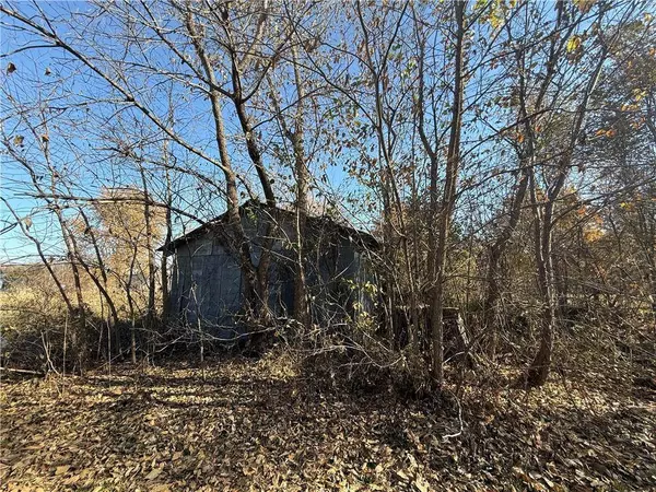 207 S West ST, Coffey, MO 64636