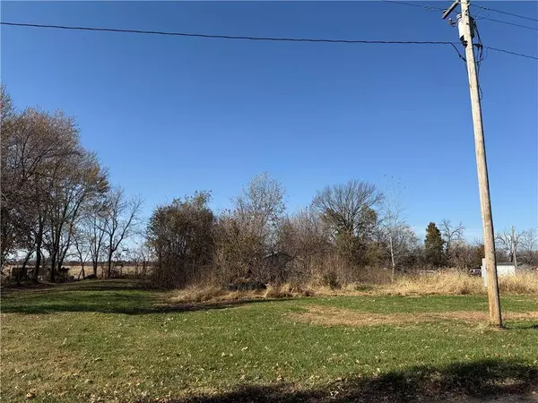 207 S West ST, Coffey, MO 64636