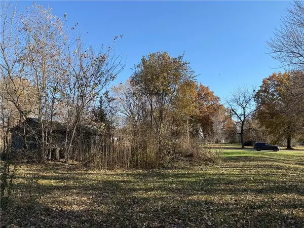 207 S West ST, Coffey, MO 64636