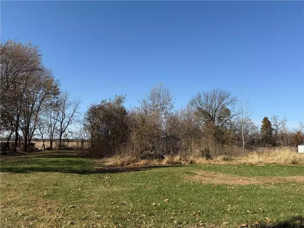 207 S West ST, Coffey, MO 64636