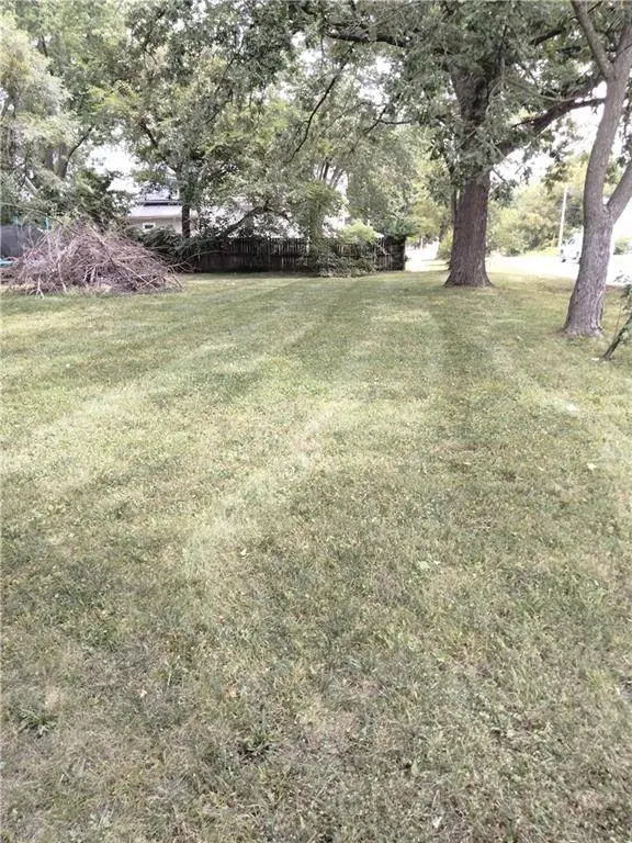 201 E School ST, Hamilton, MO 64644