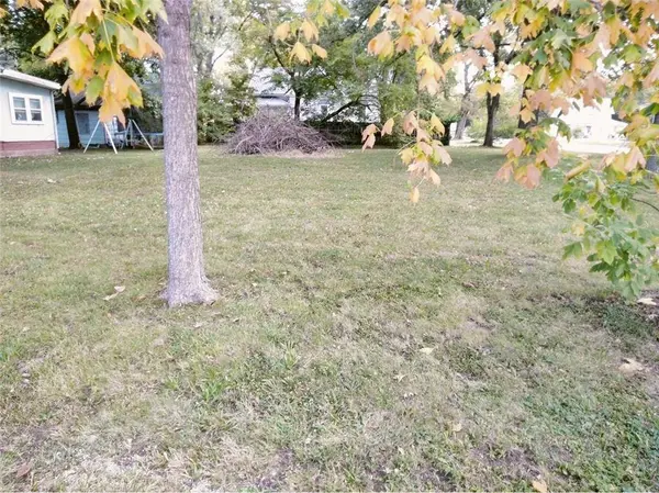 201 E School ST, Hamilton, MO 64644