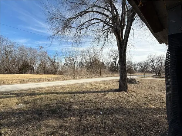 219 S Center ST, Coffey, MO 64636