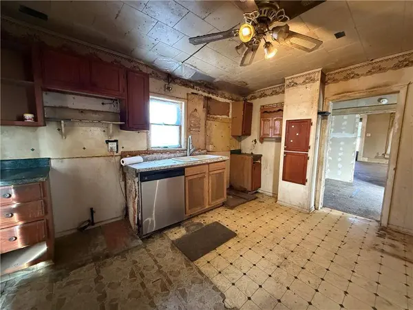 219 S Center ST, Coffey, MO 64636