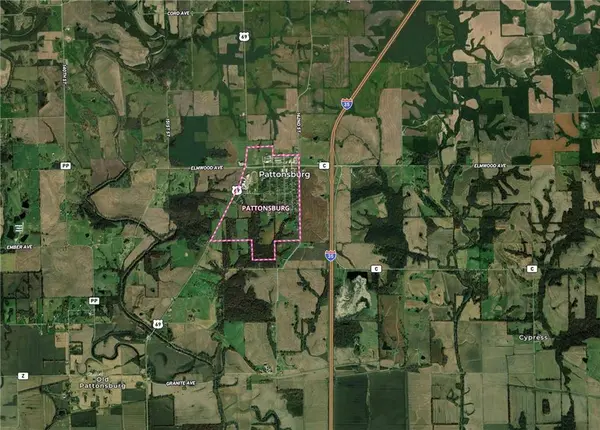 301 2nd ST, Pattonsburg, MO 64670