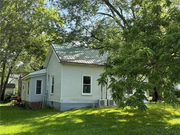 88 N Douglas ST, Kingston, MO 64650