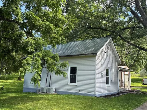 88 N Douglas ST, Kingston, MO 64650