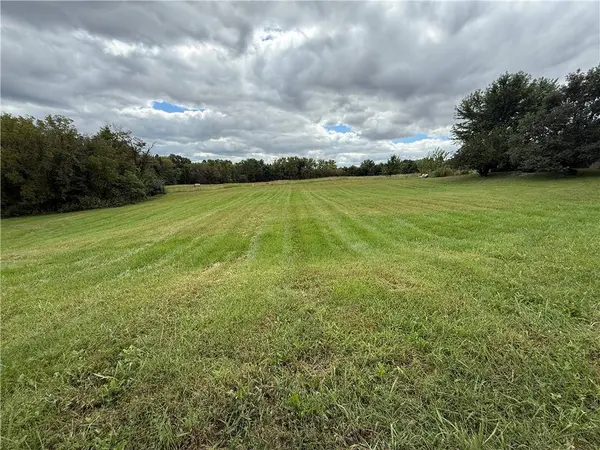 702 Oak ST, Pattonsburg, MO 64670