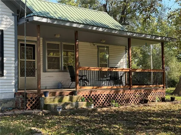 80 S Douglas ST, Kingston, MO 64650
