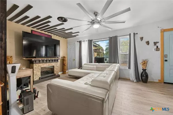 807 Carrie AVE, Killeen, TX 76541