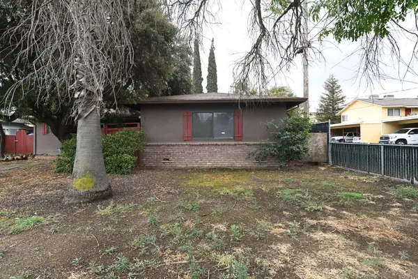 1359 Canal Farm LN, Los Banos, CA 93635