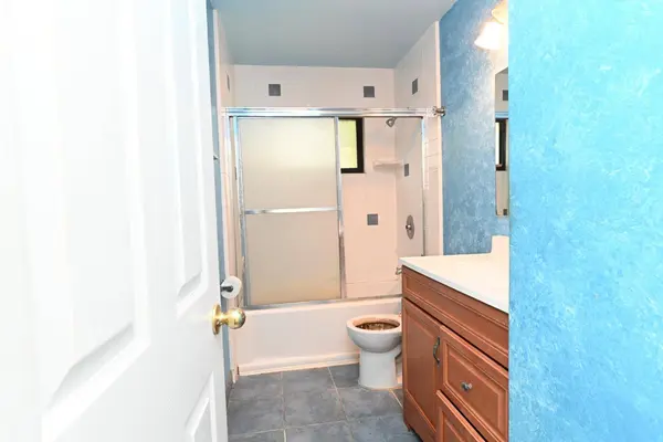 1359 Canal Farm LN, Los Banos, CA 93635