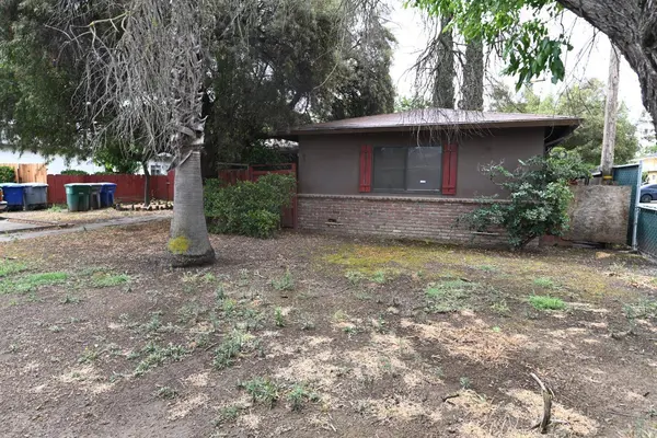 1359 Canal Farm LN, Los Banos, CA 93635