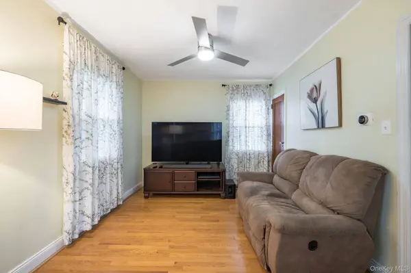 82 Nottingham AVE, Valley Stream, NY 11580