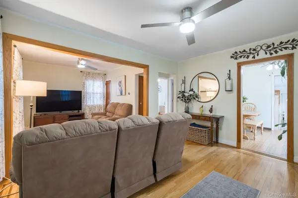 82 Nottingham AVE, Valley Stream, NY 11580