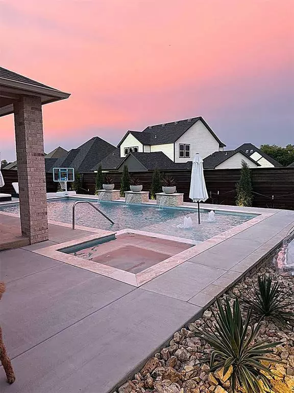 14512 Rochefort LN, Yukon, OK 73099