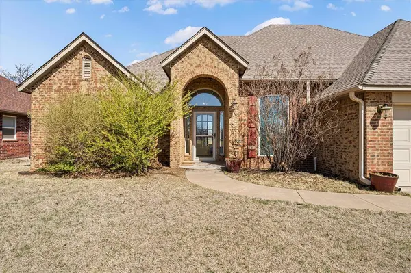 12012 Wickford PL, Yukon, OK 73099