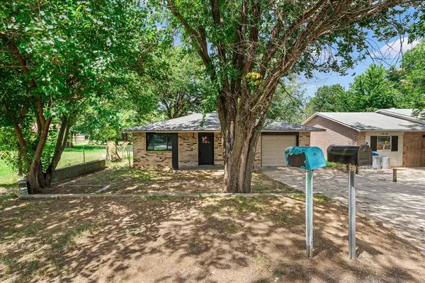 1208 E Hickman ST, Shawnee, OK 74801