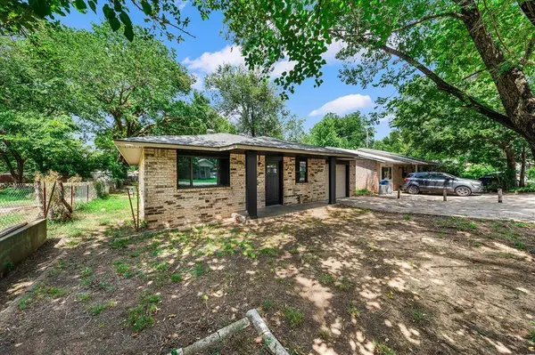 1208 E Hickman ST, Shawnee, OK 74801