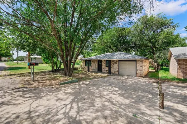 1208 E Hickman ST, Shawnee, OK 74801