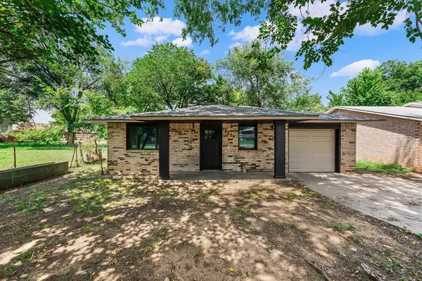 1208 E Hickman ST, Shawnee, OK 74801