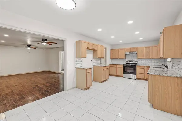 8416 Huckleberry RD, Edmond, OK 73034