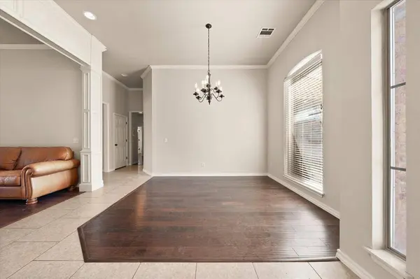 12012 Wickford PL, Yukon, OK 73099