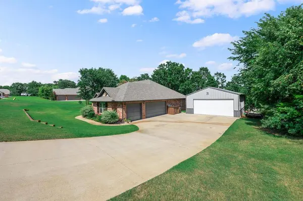 14220 Red Oak DR, Edmond, OK 73034