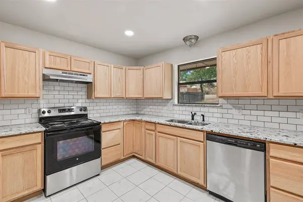 8416 Huckleberry RD, Edmond, OK 73034