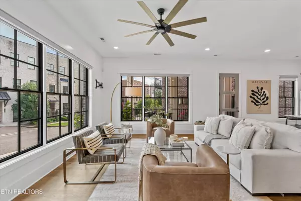 9407 Clingmans Dome DR, Knoxville, TN 37922