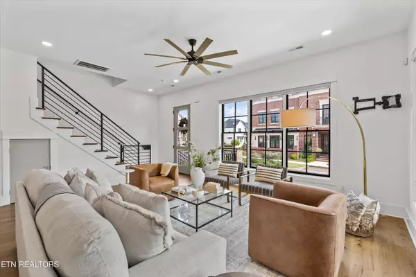 9407 Clingmans Dome DR, Knoxville, TN 37922