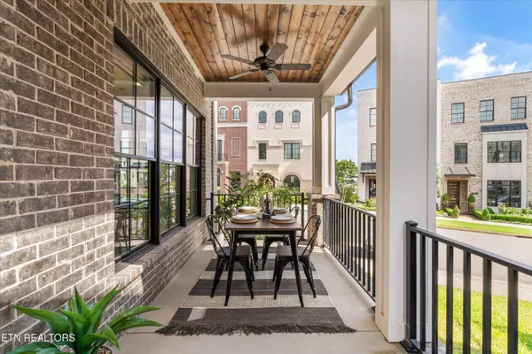 9407 Clingmans Dome DR, Knoxville, TN 37922