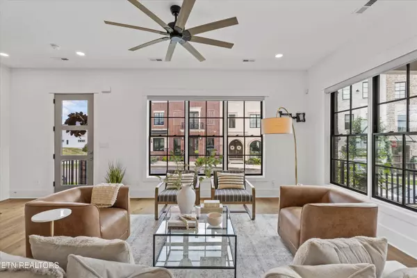 9407 Clingmans Dome DR, Knoxville, TN 37922