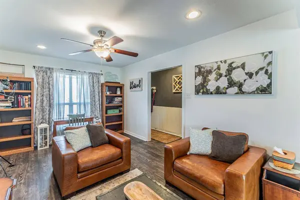 708 N Stewart Street, Azle, TX 76020