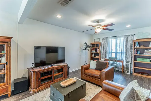 708 N Stewart Street, Azle, TX 76020