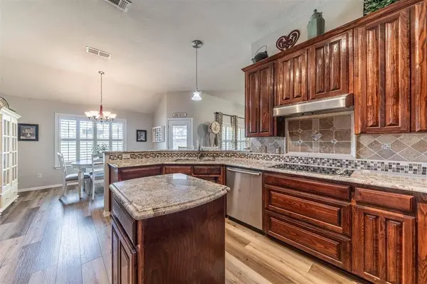 11621 Willow Springs Road, Fort Worth, TX 76052