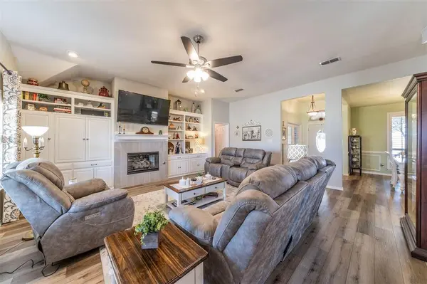 11621 Willow Springs Road, Fort Worth, TX 76052