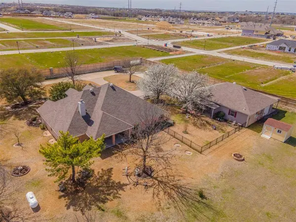 11621 Willow Springs Road, Fort Worth, TX 76052