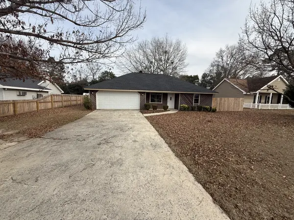 1418 Parkway Dr, Perry, GA 31069-2314