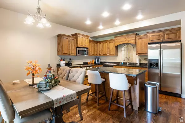 7213 S VIANSA CT, Midvale, UT 84047