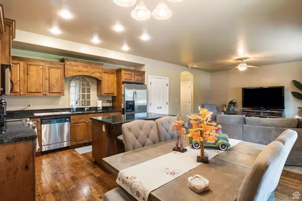 7213 S VIANSA CT, Midvale, UT 84047