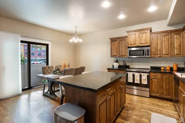 7213 S VIANSA CT, Midvale, UT 84047