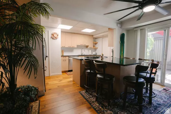 5461 S WILLOW LN, Murray, UT 84107